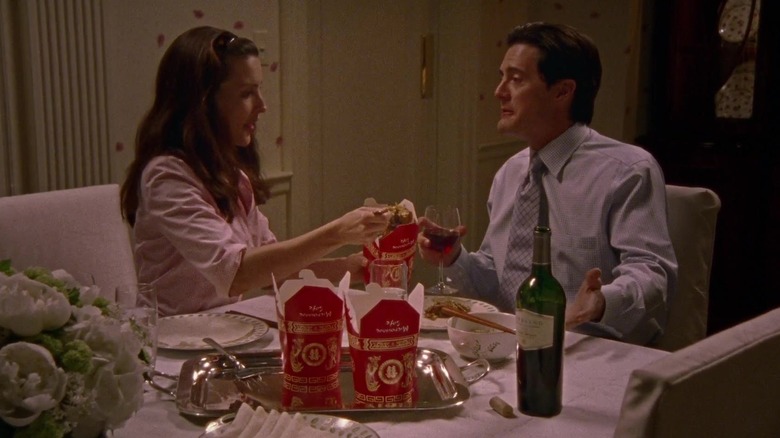 Charlotte and Trey having dinner on Sex and the City