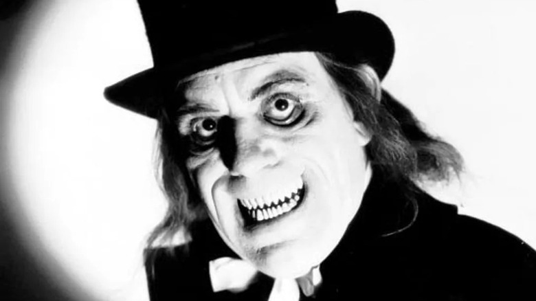 Lon Chaney is the Man in the Beaver Hat in Tod Browning's silent film London After Midnight (1927)