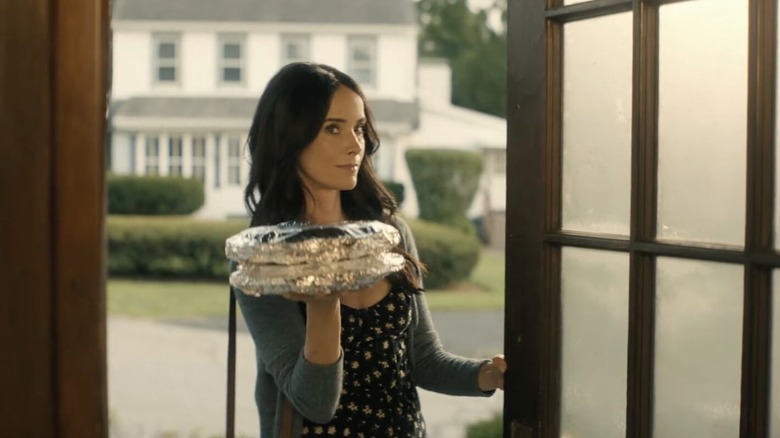 Abigail Spencer as Louisa Gavin comes bearing food in Best Medicine