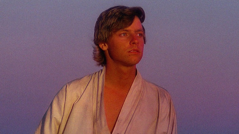 Luke Skywalker looking to the horizon on Tatooine