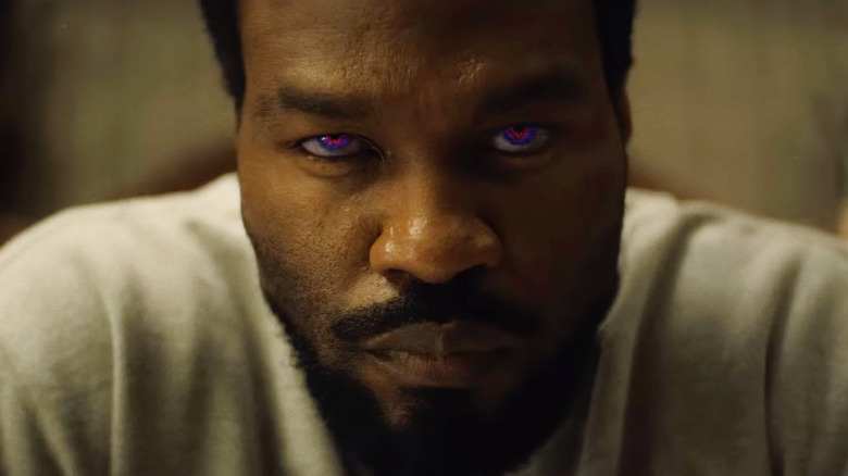 వండర్ మ్యాన్‌లో మెరుస్తున్న కళ్లతో సైమన్ విలియమ్స్‌గా యాహ్యా అబ్దుల్-మతీన్ II