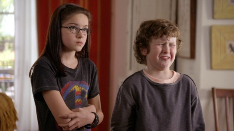 Ariel Winter como Alex Dunphy e Nolan Gould como Luke Dunphy na família moderna