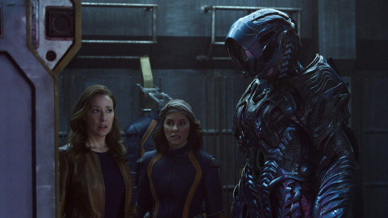 Lost in Space. Molly Parker, Parker Posey, Robot.