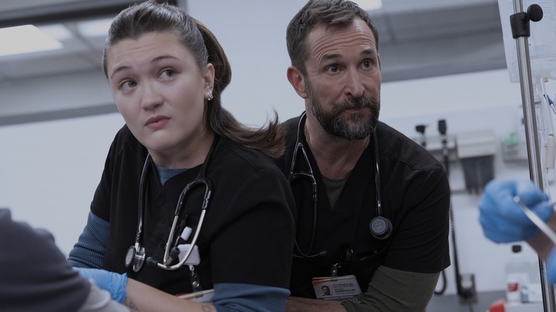 द पिटवर रुग्णावर उपचार करताना सँटोस आणि रॉबी