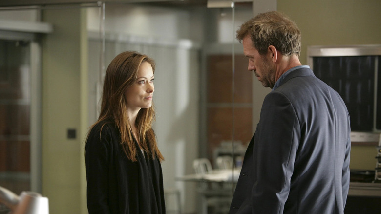 Remy and House have a heart to heart inside the hospital in "House"