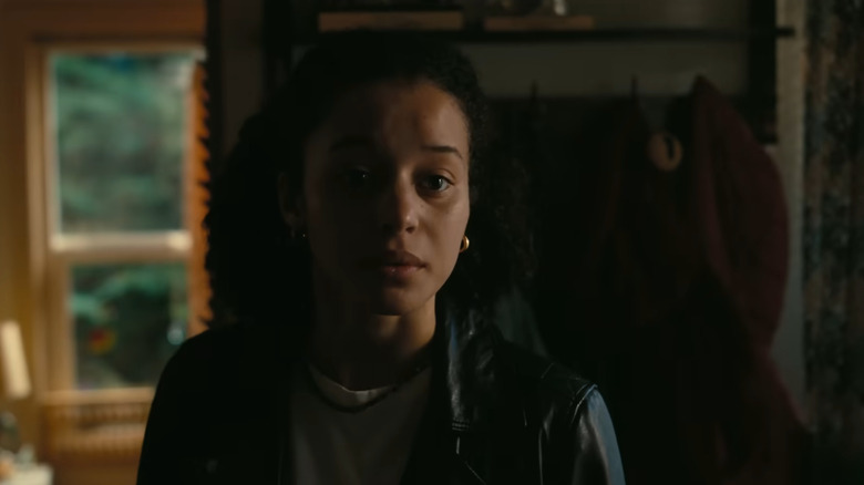 Willa Ferguson talking to Bob in One Battle After Another