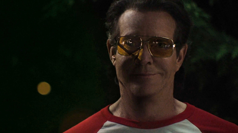 Dennis Quaid's Keith Hunter Jesperson smiles in Happy Face