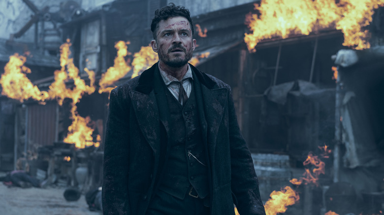 Orlando Bloom, as Recoft's philosophy, is walking through a burning neighborhood, all of which are stained with a carnival row