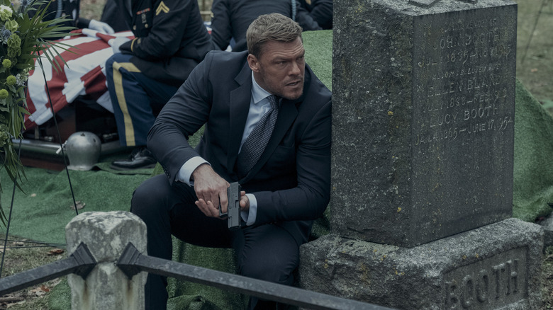 Alan Ritchson in Reacher