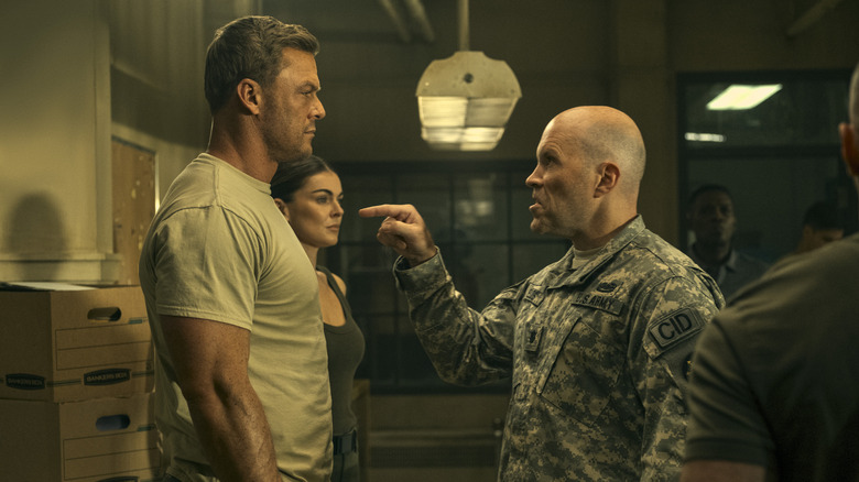 Alan Ritchson in Reacher