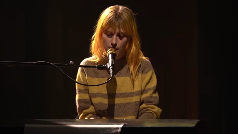 Hayley Williams playing piano and singing on The Tonight Show with Jimmy Fallon