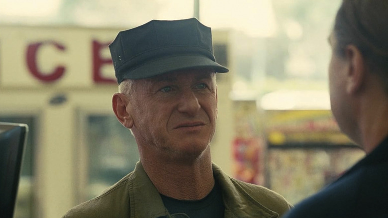 లాక్‌జా ఒక కిరాణా దుకాణం లైన్‌లో బాబ్‌ను వన్ బ్యాటిల్ ఆఫ్టర్ మరోలో చూస్తూ ఉంది