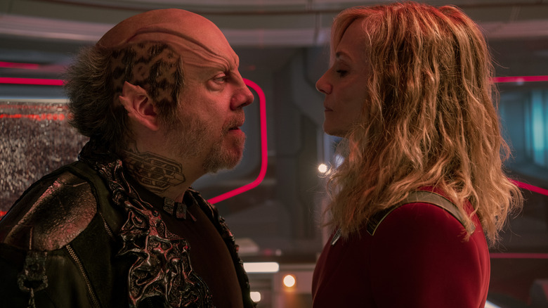 Paul Giamatti as Nus Braka and Holly Hunter as Chancellor Nahla Ake staring each other down in Star Trek: Starfleet Academy