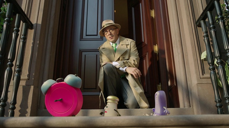Steve in a detective's outfit talking to Tickety Tock, Slippery Soap, and Mr. Salt on an apartment stoop in Blue's Big City Adventure
