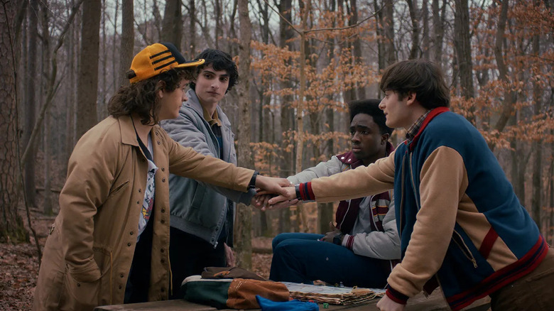 Dustin, Mike, Lucas en Will nemen afscheid in Stranger Things
