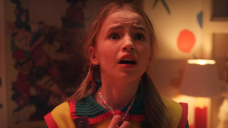 Holly Wheeler schrikt in Stranger Things