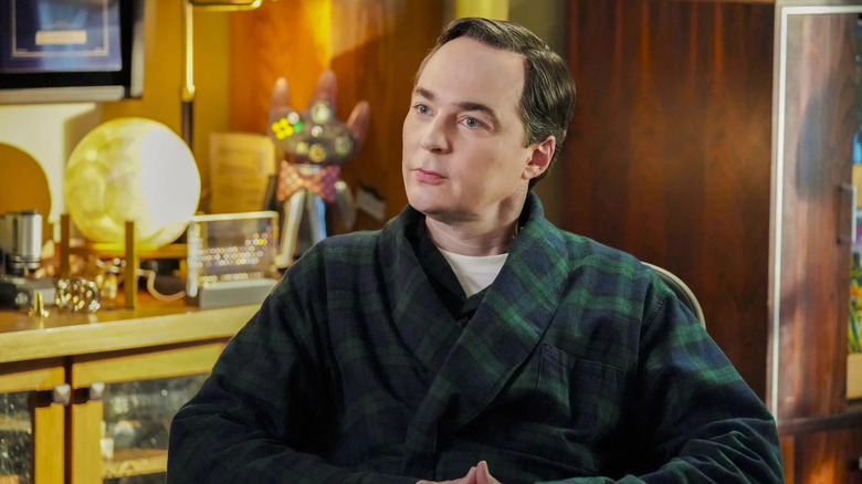 Old Sheldon wearing a robe in his office on Young Sheldon