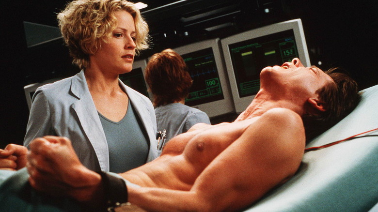 Elizabeth Shue and Kevin Bacon in Hollow Man