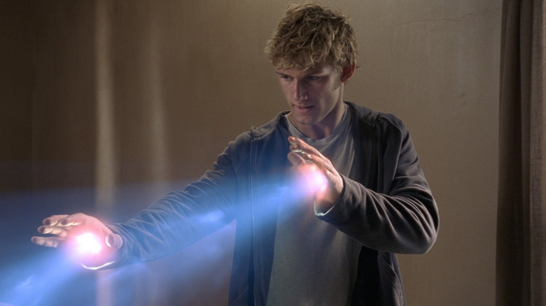 Alex Pettyfer as John Smith shooting energy from his hands in I Am Number Four