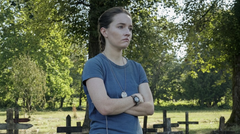 Abby standing frowning with her arms crossed on The Last of Us