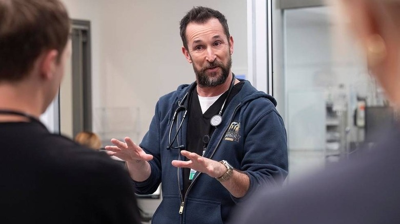 Dr. Robby talking to med students on The Pitt