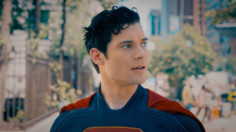 David Corenswet as Superman on the streets of Metropolis in Superman (2025)