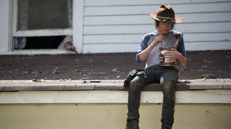 The Walking Dead, Carl eating putting on the roof