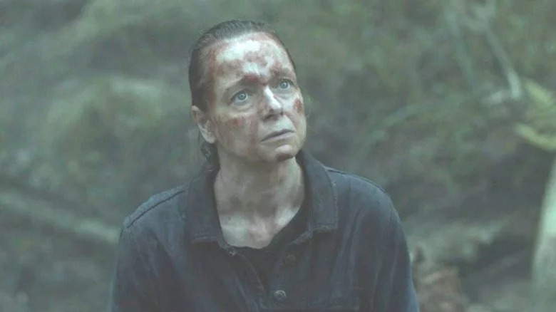 Samantha Morton as Dee with a bloodied face on Tales of the Walking Dead