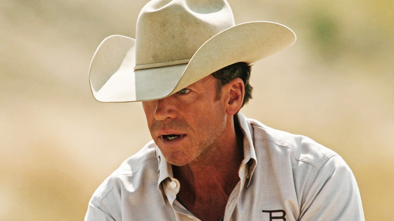 Taylor Sheridan as Travis Wheatley wearing a cowboy hat in Yellowstone