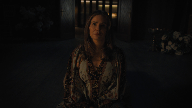 சம்திங் வெரி பேட் இஸ் கோயிங் டு ஹேப்பன் படத்தில் விக்டோரியாவாக ஜெனிபர் ஜேசன் லீ