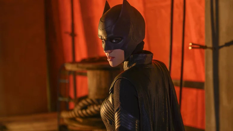 Kate Kane dressed in her full suit in Batwoman