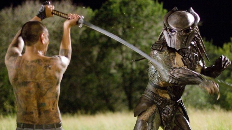 Predators A yakuza fights a Predator