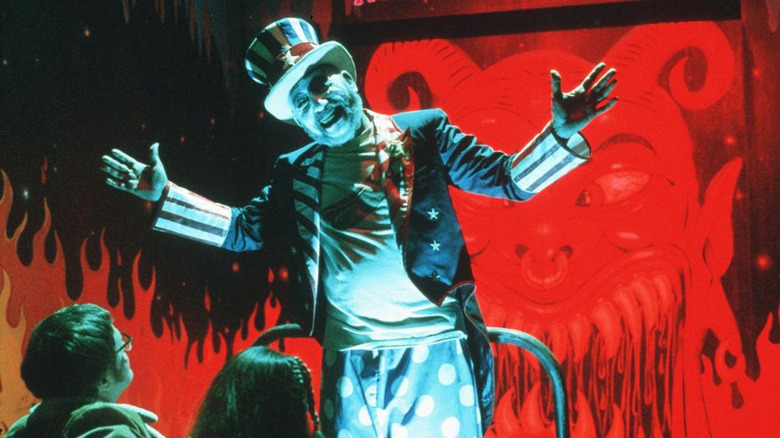 Captain Spaulding (Sid Haig) terrifies tourists in House of 1000 Corpses (2003)