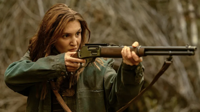 Yellowjackets, Shauna holding rifle