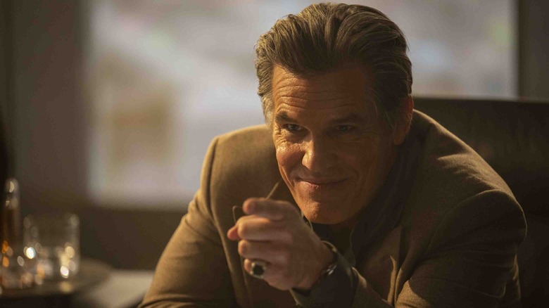 Josh Brolin as Dan Killian pointing his finger and smiling in The Running Man (2025)