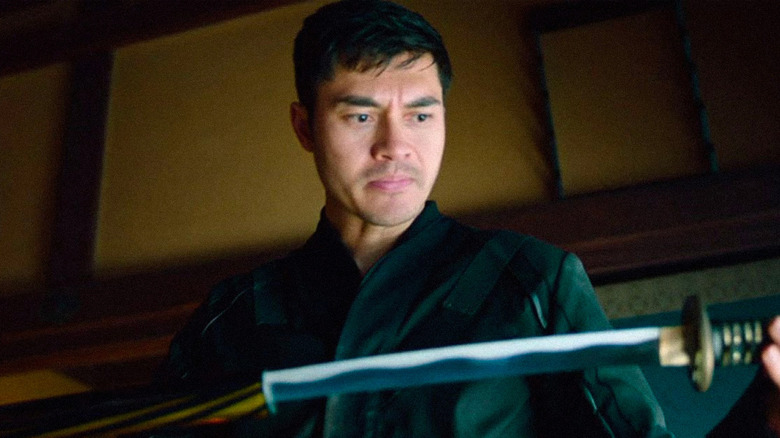 Henry Golding holds a katana in Snake Eyes