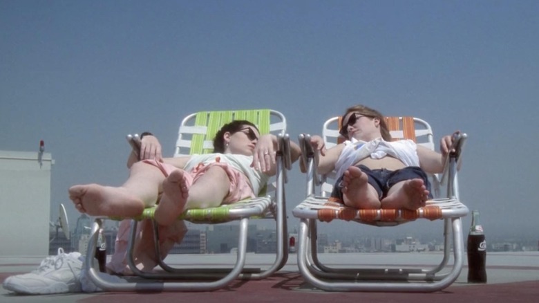 ER, Carol (Julianna Margulies) and Susan (Sherry Stringfield) sunbathe on the hospital roof