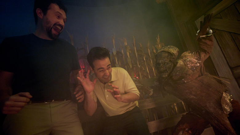 Two people being terrorized by a monster in Horror Unleashed