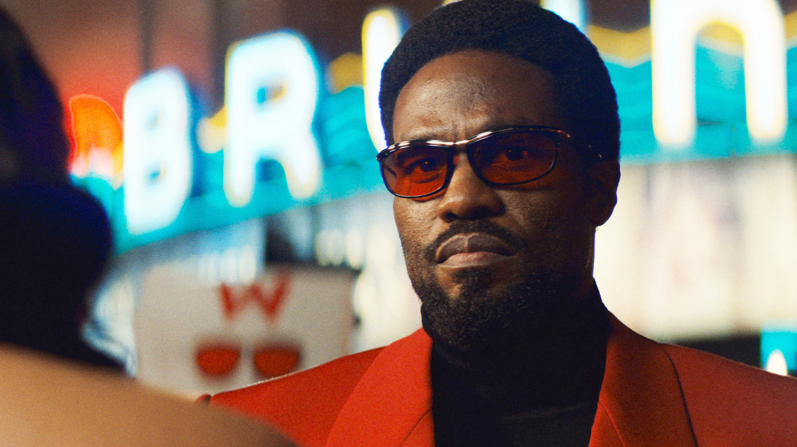 Een geaarde karakterstudie die het gordijn voor de MCU opzij trekt