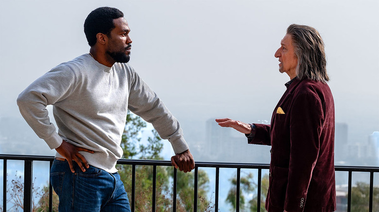 Simon Williams en Trevor Slattery praten boven Hollywood in Wonder Man