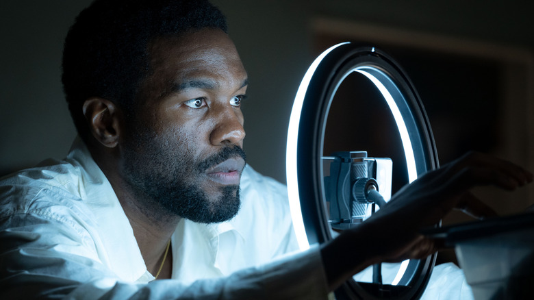 Yahya Abdul-Mateen II's Simon Williams setting up a ring light and a phone on Wonder Man