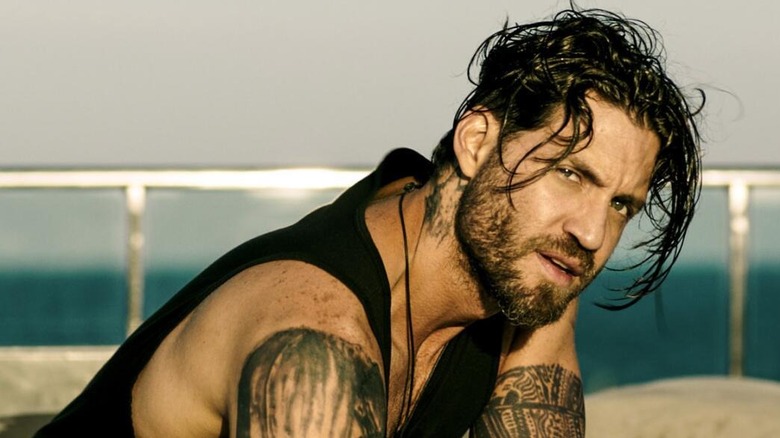 Bodhi crouched over in 2015's Point Break