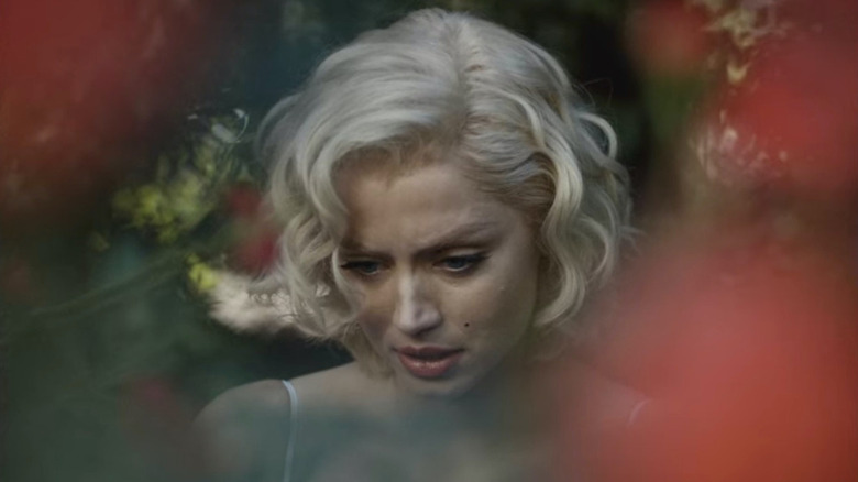 Marilyn Monroe (Ana de Armas) reckons with trauma in Blonde