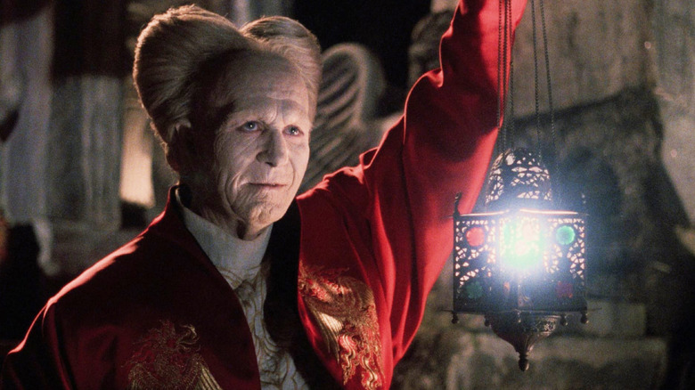 Gary Oldman holding a lantern in Bram Stoker's Dracula