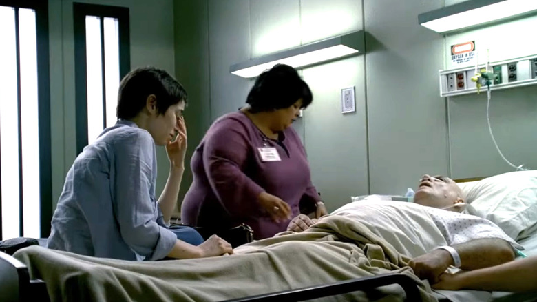 The Sopranos, Catherine dan Ginny duduk di dekat ranjang kematian Johnny Sack