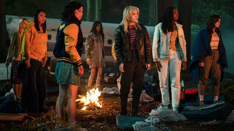 The teenagers in Yellowjackets season 1