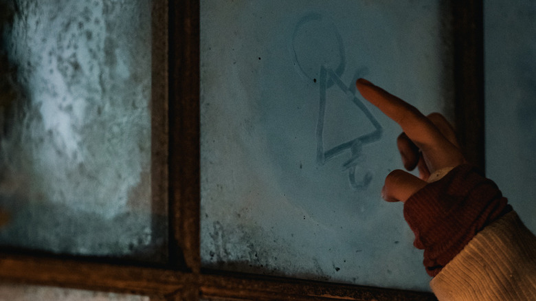 The symbol in the cabin Yellowjackets