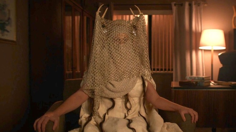 Lottie hallucinates the Antler Queen sitting in an office on Yellowjackets