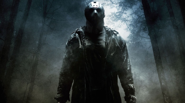 Jason Voorhees standing in the woods and fog on the postere for Friday the 13th (2009)