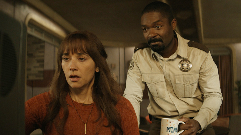 Rashida Jones and David Oyelowo in Silo